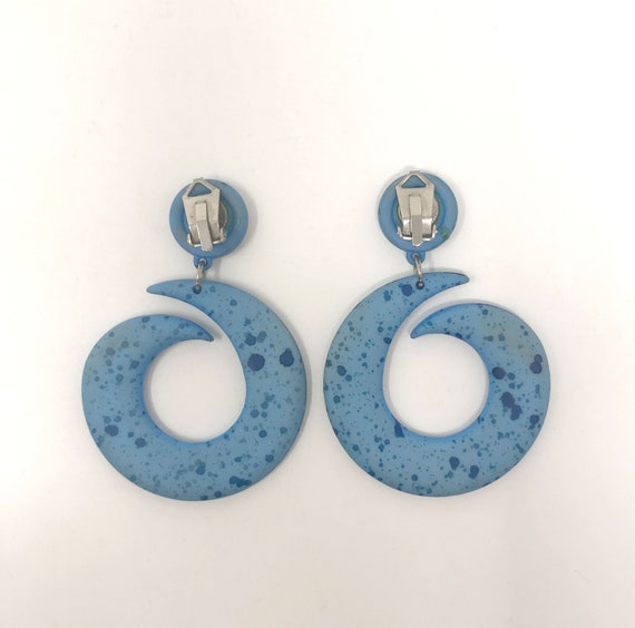 1960s large blue speckle mod hoop clip on earring… - image 4