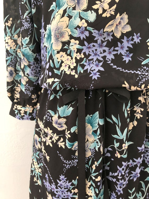 1970s black floral day dress | size large | dark … - image 7