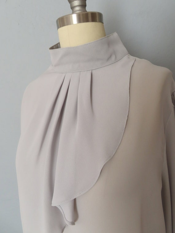 1960s gray draped mock neck blouse | size medium … - image 4