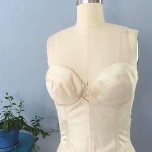 1980年代ベージュのストラップレスロングラインビスチェブラ | 36A | カベルネロングラインブラコルセットビスチェブラ砂時計型コルセットピンナップブラウェディングコルセットブラ