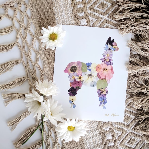 Impresión de llama con flores prensadas