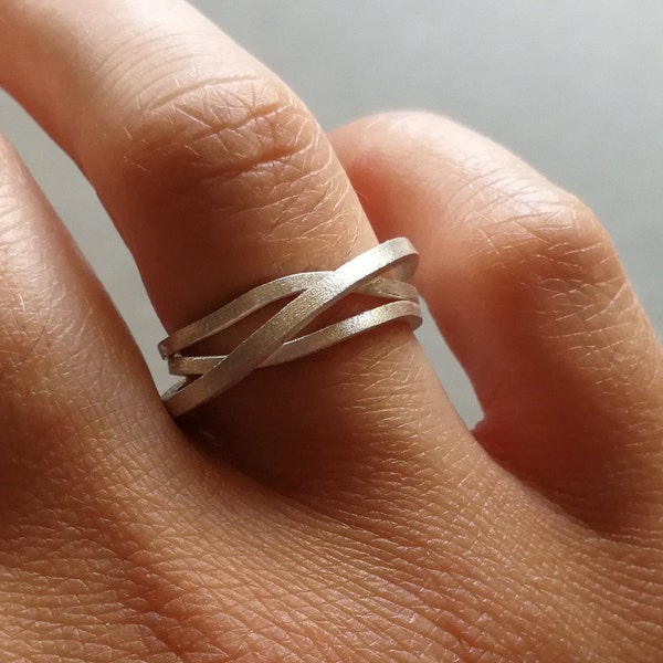 Interlocking Band Silber Ring, Dreiband Ehering, minimalistische Ring, quadratische Band Ring, minimalistische Ehering, Silber Triple Ring