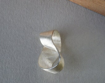Sterling Silver Möbius Pendant, Minimalist Math Jewelry (Without Chain)