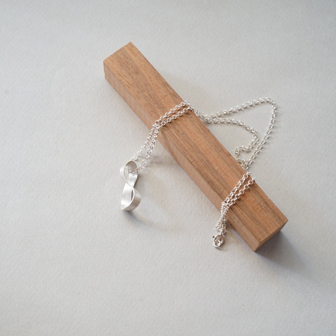 FaithHeart Cerchio Collana Vichinga Anello di Mobius Ciondolo Rune Vichinghe Amuleto del Mito Nordico Collanina Pelle Intrecciata Nodo Celtico Regalo Compleanno per Lui Coppie