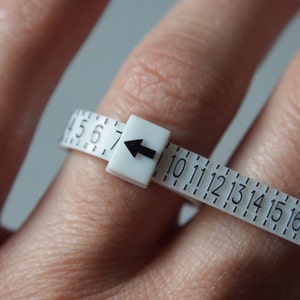Ringmeter. Ring om de maat van de vinger te controleren. Ringmeter Herbruikbaar om de maat van de ring te weten. Amerikaanse maat