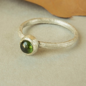 Stackable gemstone silver twig ring with green tourmaline. Green cabochon silver ring stackable. Dainty stackable silver ring with gemstone