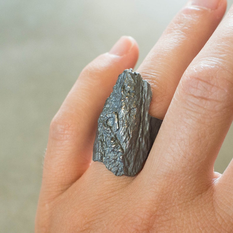 Wide ring in oxidized sterling silver Heavy textured silver wide ring Black sterling silver tree bark ring Nature inspired wide ring