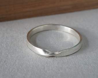 Dainty Mobius Twist Ring, Handmade Infinity Band