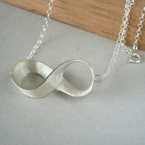 Mobius pendant, Infinite pendant, Möbius band, maths pendant, Mobius Strip Pendant, Moebius pendant with chain, Infinity pendant, moebius