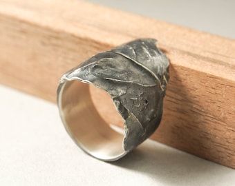 Leaf rustic oxidized silver ring for mid finger. Leaf ring in oxidized silver. Rustic leaf wide ring in dark silver. Mid finger leaf ring.