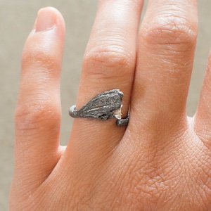 Adjustable rings for women flower, dark rings for women, oxidized silver ring, adjustable branch ring sterling silver, gift for nature lover