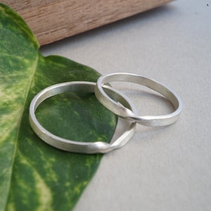 Mobius Wedding Band, Silver Mobius Strip Ring, Matching Wedding Bands for Couples, Silver Promise Ring, Elegant Couple&#39;s Mobius Ring Set