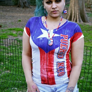 Women&#39;s Puerto Rico Flag-Designed Shirt + Photonovel (+ Denim Shorts)