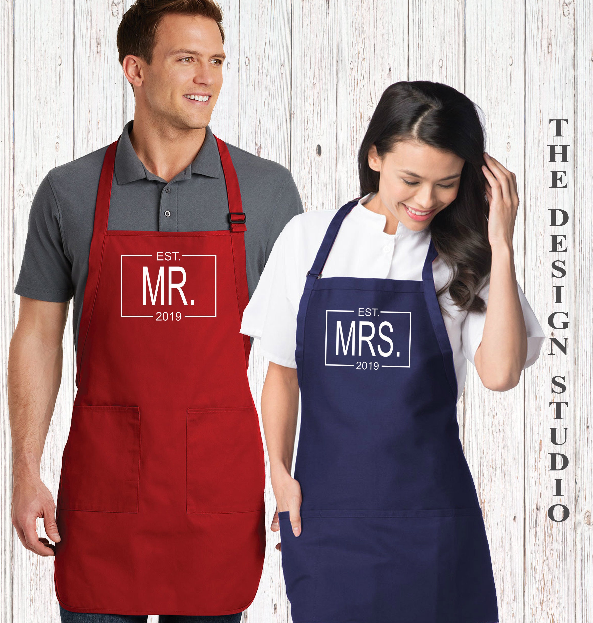 Mr and Mrs Aprons for Couples Gifts - Anniversary, Bridal Shower, Wedding,  Engagement gifts for Couples, Christmas Gifts for Couple, His and Her