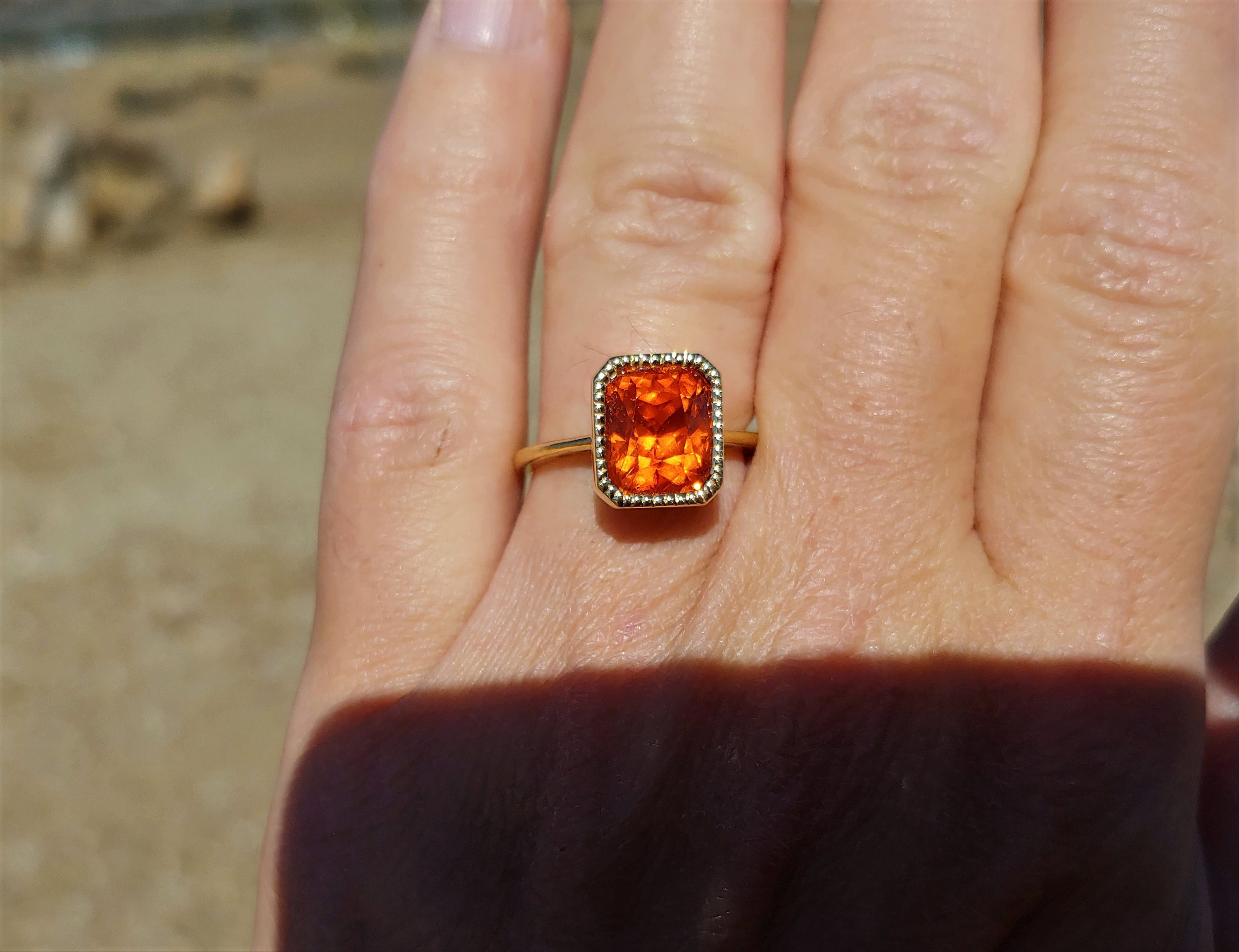 ヴィンテージ風オレンジファセットカットリング18K Bezel Set 5.38ct Orange Sapphire Engagement Ring 18k Yellow
