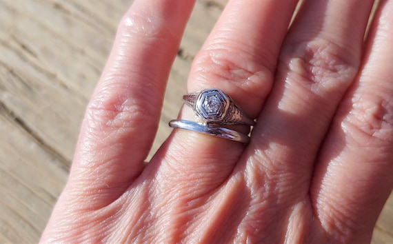 Art Deco Engagement Ring .12ct Diamond Engagement… - image 8
