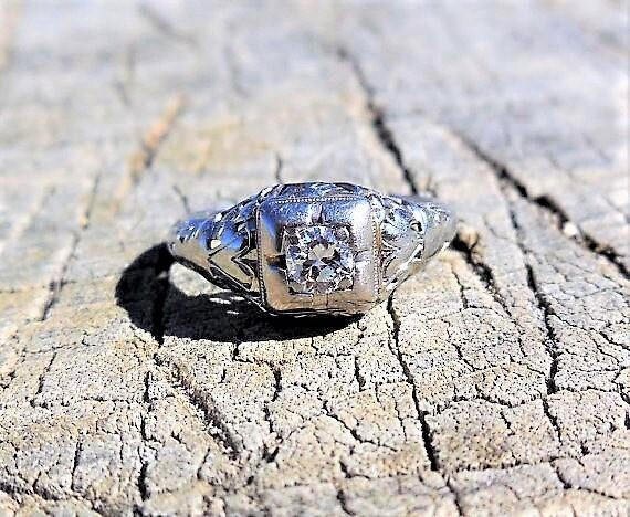 Art Deco .18ct Diamond Engagement Ring 18k White … - image 3