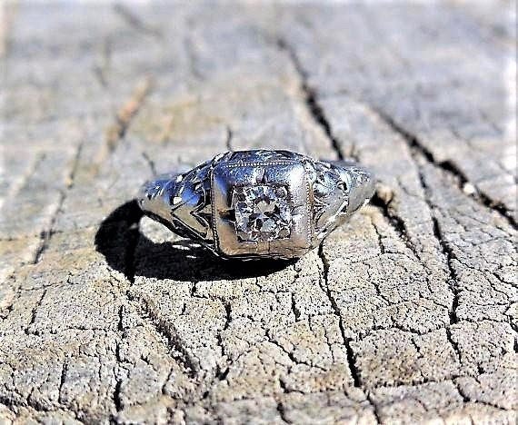 Art Deco .18ct Diamond Engagement Ring 18k White … - image 4