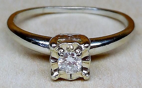 Vintage .10ct Diamond Engagement Ring Unique Enga… - image 8