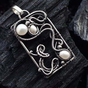 Collar de plata con letra E Colgante de monograma envuelto en alambre Regalo personalizado