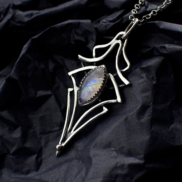 Pendentif elfique Collier gothique en pierre de lune Bijoux fantaisie Pendentif elfique fait main