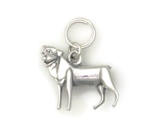 Breloque Rottweiler en argent sterling par Donna Pizarro pour sa collection Animal Whimsey de bijoux en argent Rottiweiler et de breloques en argent Rottweiler