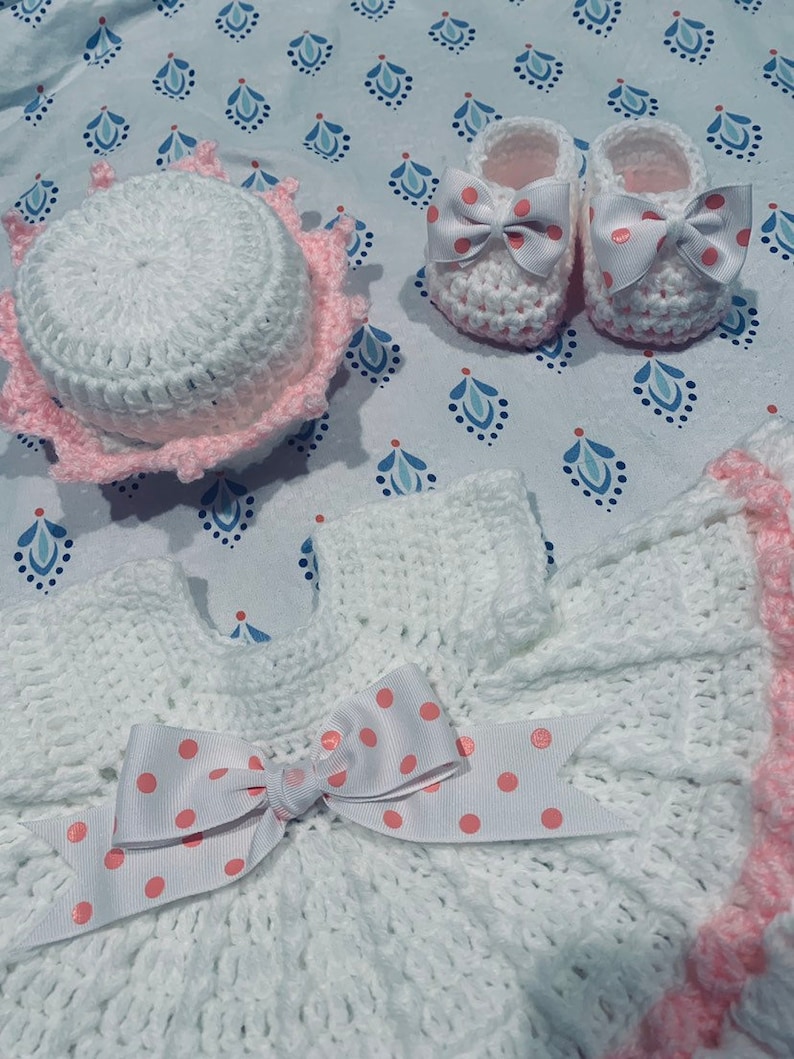 crown hat and shoes panties this is gorgeous comes with the dress Crochet white and pink baby dress layette
