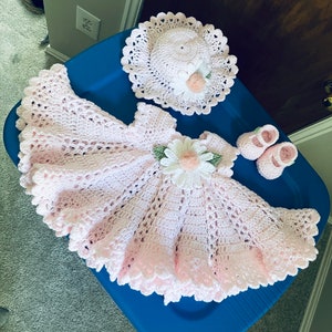 pretty pink daisy outfit, hand crochet