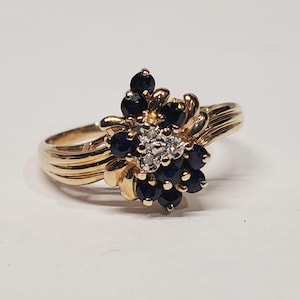 10kt Gold Diamond & Blue Sapphire Cluster Ring - Size 8.5