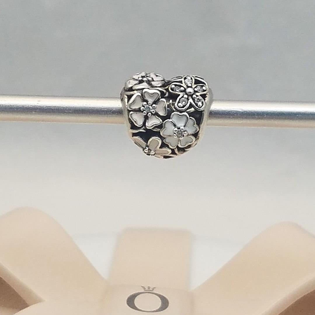 Pandora poetic store blooms clip