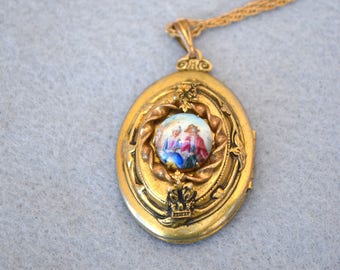 Victorian Revival Gold Tone Locket Vintage