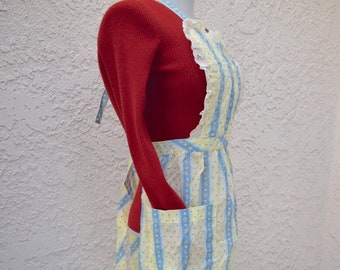 Quilted Top Eyelet Trimmed Full Size Apron by The Kitchen Works Vintage
