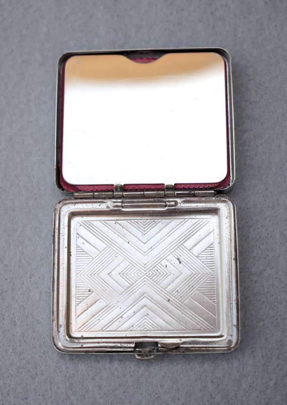 Victorian Style Compact Vintage Collectible - image 4