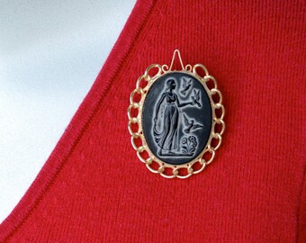 Celebrity N.Y. Neoclassical Goddess Cameo Brooch Pendant Vintage