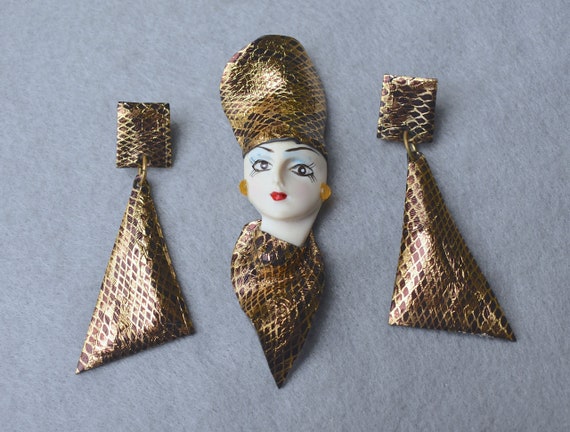High Fashion Lady In Gold Snakeskin Hat Brooch an… - image 1