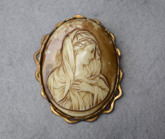Molded Celluloid Madonna Cameo in Plated Bronze Fr