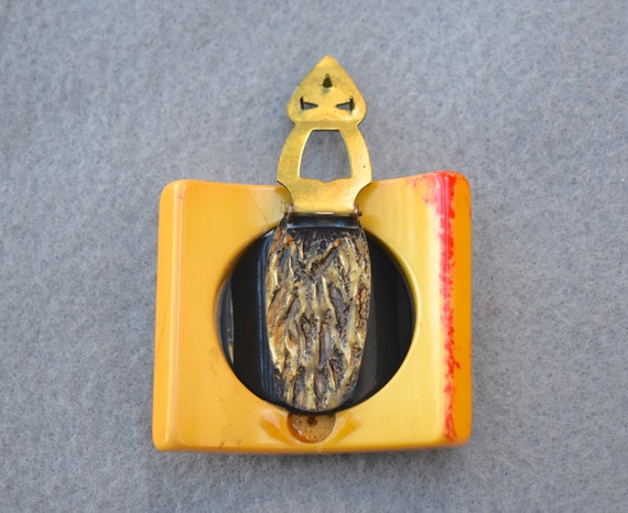 Creamed Corn Bakelite Clip with Added Chain Brooc… - image 8