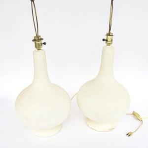 Set of Two Ceramic Midcentury Chilo Neutral Table Lamps image 7