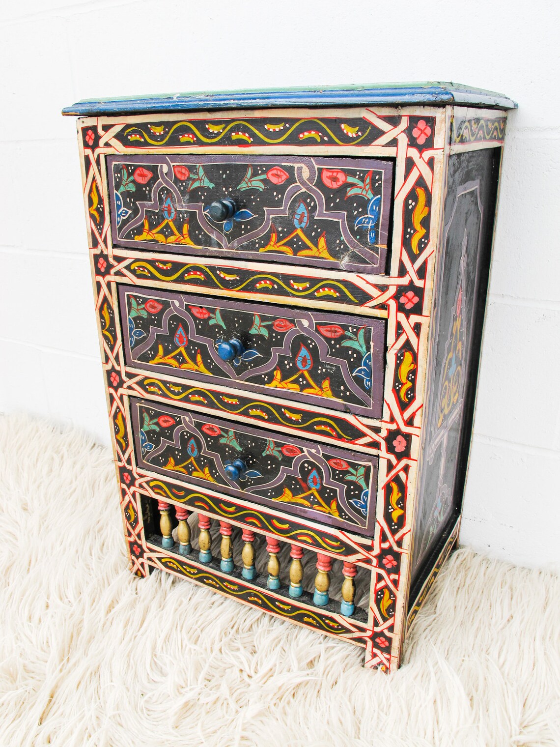 Vintage pintado a mano marroquí madera maciza pequeño gabinete | Etsy