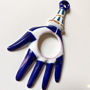 Galecia sangadelos Protective hand in porcelain spain