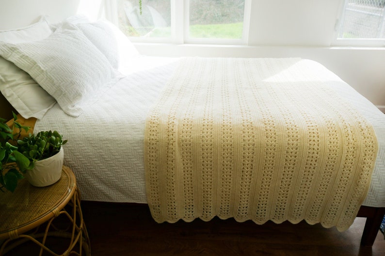 Knitted Crochet Ivory Throw Blanket image 5