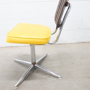 Midcentury Rotating Vinyl Chair with Slatted Wood Back and Chrome Base image 5