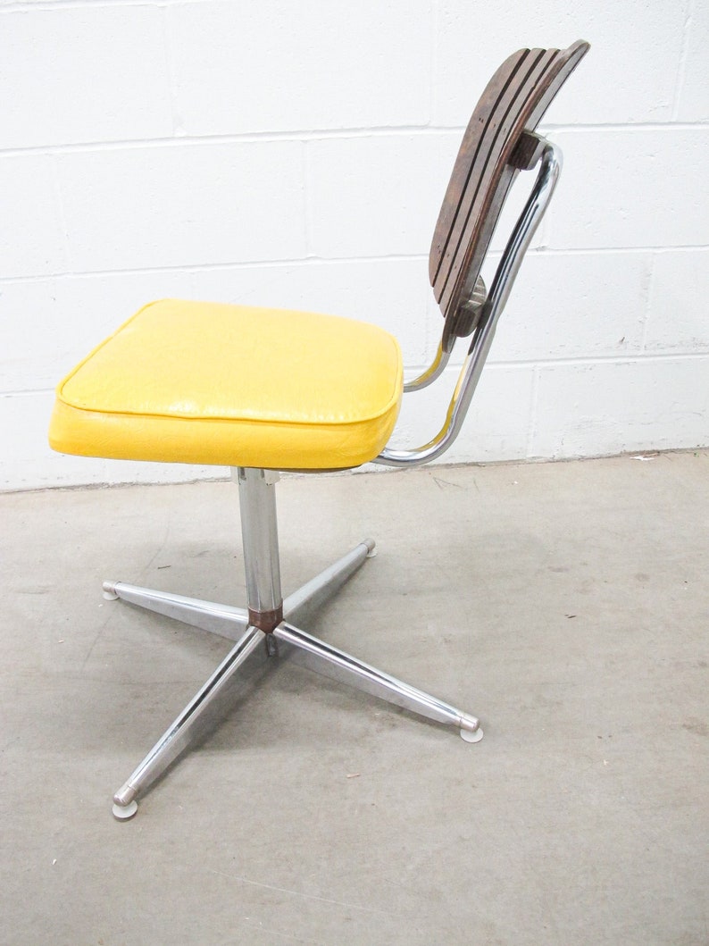 Midcentury Rotating Vinyl Chair with Slatted Wood Back and Chrome Base image 5