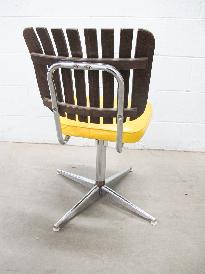Midcentury Rotating Vinyl Chair with Slatted Wood Back and Chrome Base image 4