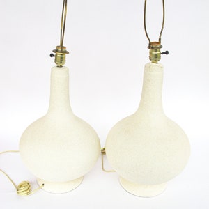 Set of Two Ceramic Midcentury Chilo Neutral Table Lamps image 9