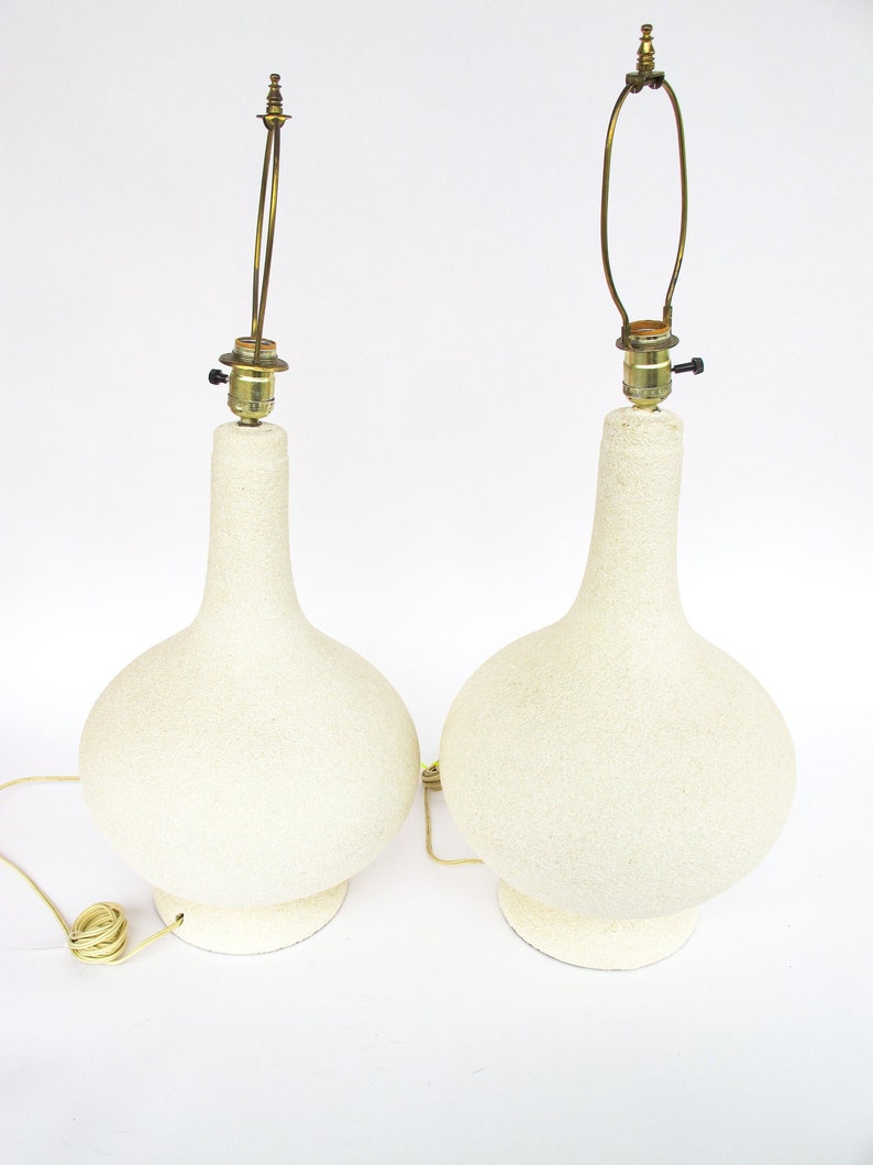 Set of Two Ceramic Midcentury Chilo Neutral Table Lamps image 9