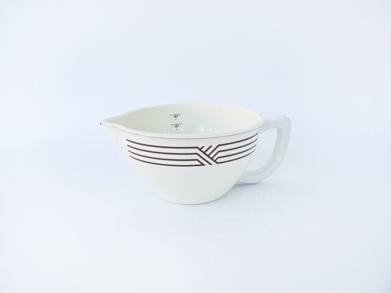 Mixing and Measuring Bowl With Spout White, Linex Enamel, Made in Taiwan 