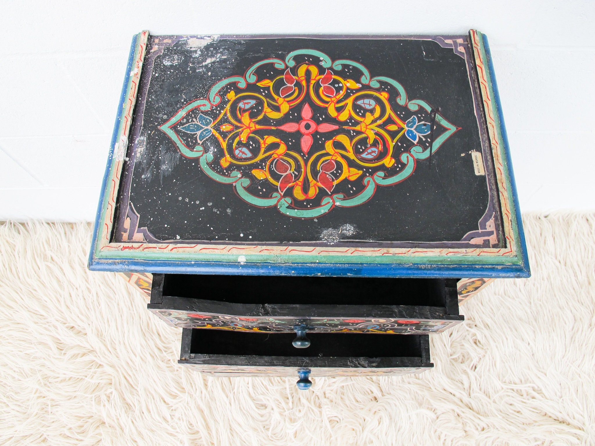 Vintage pintado a mano marroquí madera maciza pequeño gabinete | Etsy