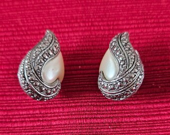 Vintage Avon Faux Pearl Clip On Earrings, Silver Tone Earrings, Statement Earrings, Vintage Jewelry, Costume Jewelry