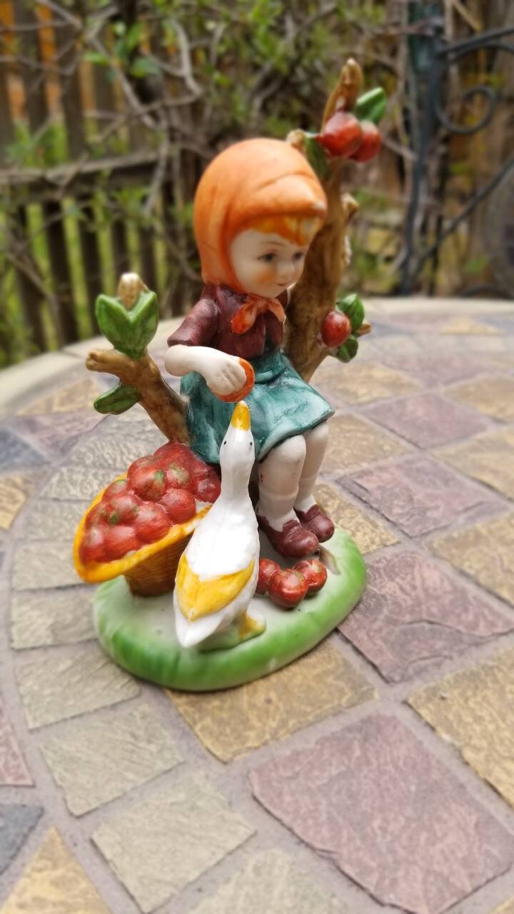 少女とガチョウの陶器置物 約25cm（アンティーク雑貨） 少女とガチョウの陶器置物 約25cm（アンティーク雑貨） 少女とガチョウ